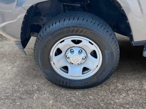 Used 2021 Toyota Tacoma SR AWD/4WD image 12
