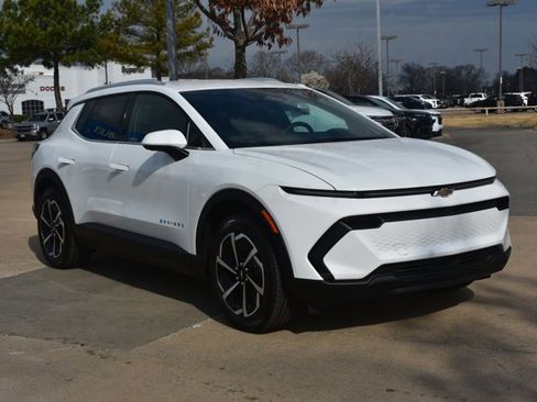 Used 2026 Chevrolet Equinox EV LT image 3