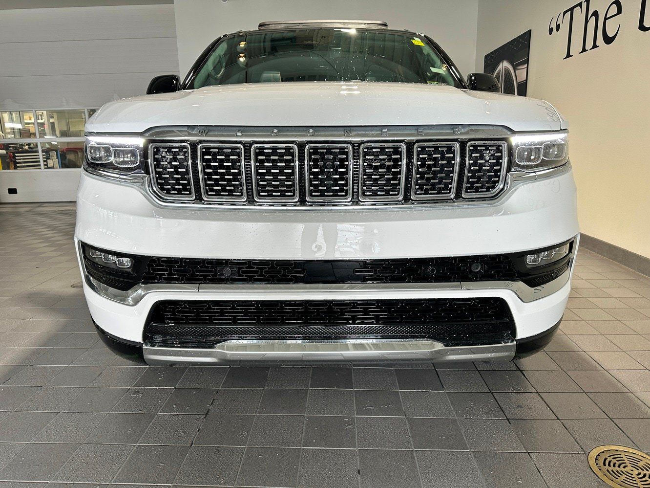 Used 2023 Jeep Grand Wagoneer Series II w/ Premium Group II AWD/4WD image 2