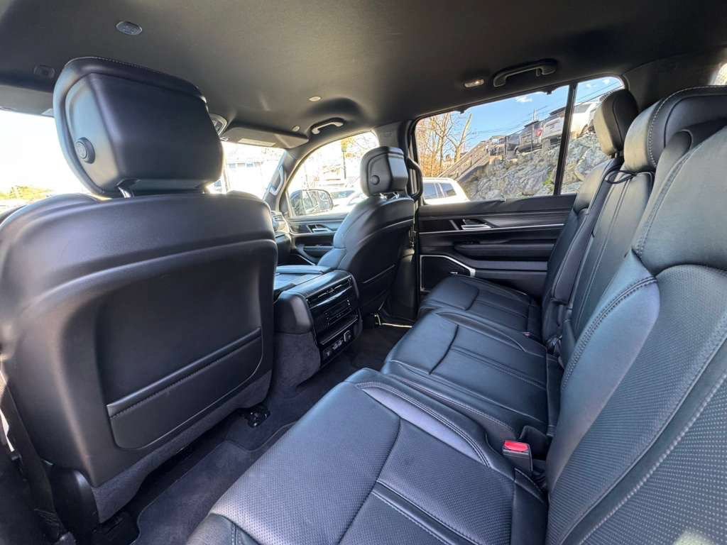 Used 2023 Jeep Wagoneer Series III w/ Convenience Group I AWD/4WD image 52
