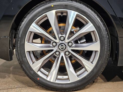 Used 2020 Nissan Maxima Platinum w/ Sport Mat Group FWD image 17