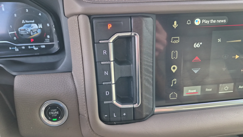 Used 2024 GMC Yukon XL Denali w/ Advanced Technology Package AWD/4WD image 19