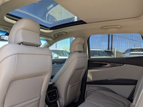 Used 2017 Lincoln MKX Reserve w/ Lincoln MKX Climate Package image 23