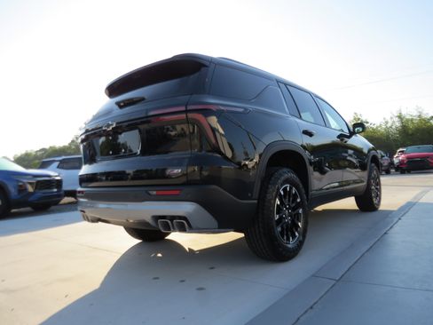 New 2026 Chevrolet Traverse Z71 w/ Enhanced Driving Package AWD/4WD image 4