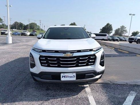 Used 2025 Chevrolet Equinox LT FWD image 4