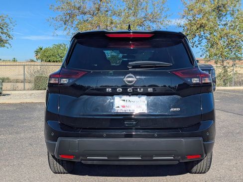 Certified 2025 Nissan Rogue SV FWD image 5