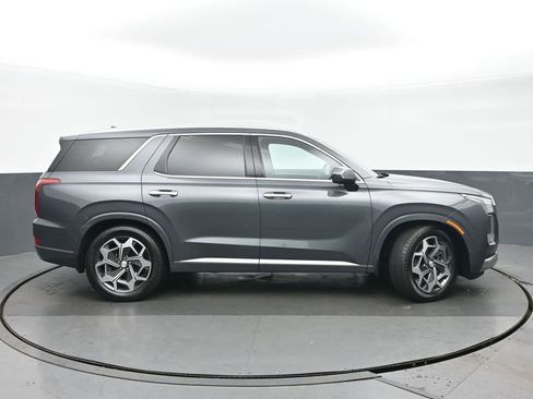 Used 2022 Hyundai Palisade Calligraphy image 2