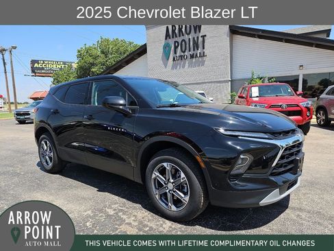 Used 2025 Chevrolet Blazer LT FWD image 1