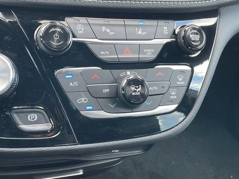 New 2026 Chrysler Pacifica Select FWD image 23