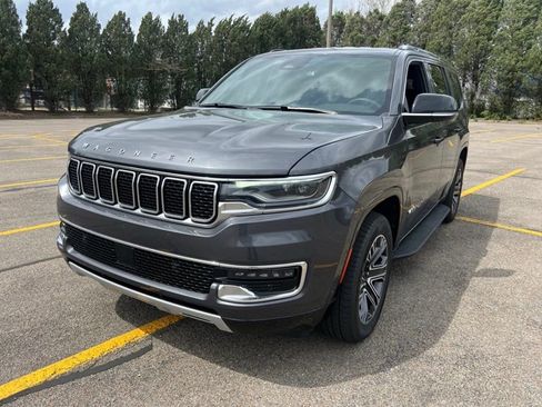 Used 2024 Jeep Wagoneer Series II w/ Flexible Seating Group image 3