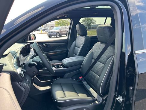 New 2026 Buick Enclave Avenir AWD/4WD image 16