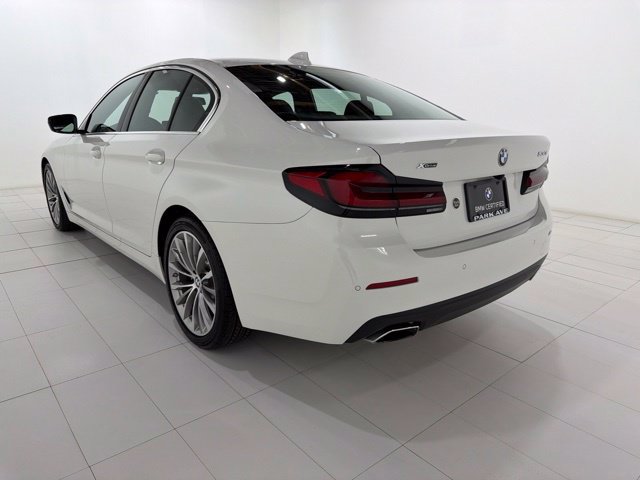 Certified 2023 BMW 530i xDrive w/ Convenience Package AWD/4WD image 3