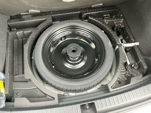 Used 2025 Volkswagen Taos SE image 20