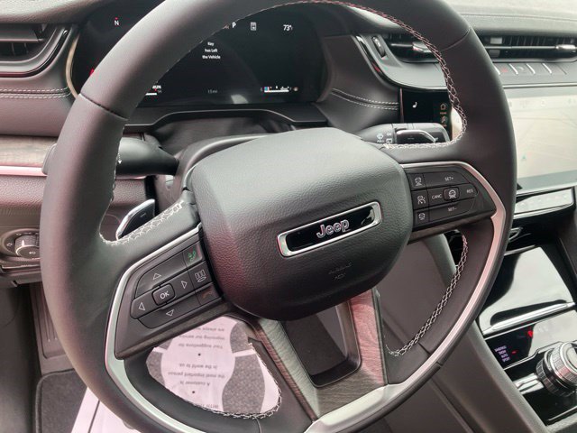New 2026 Jeep Grand Cherokee Limited w/ Luxury Tech Group II AWD/4WD image 13