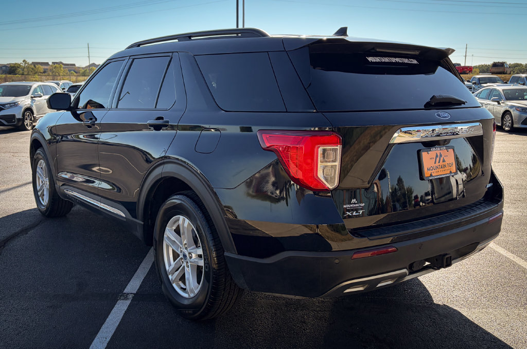 Used 2021 Ford Explorer XLT w/ Equipment Group 202A AWD/4WD image 18