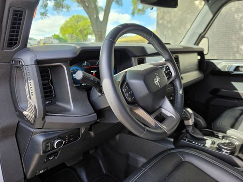 Used 2025 Ford Bronco Badlands image 29
