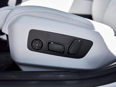 Used 2026 BMW 550e xDrive image 34