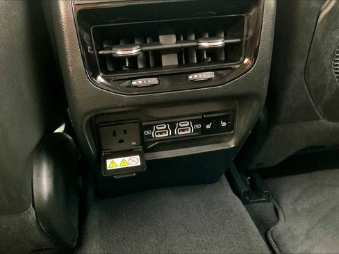 Used 2024 Jeep Grand Cherokee Limited image 36