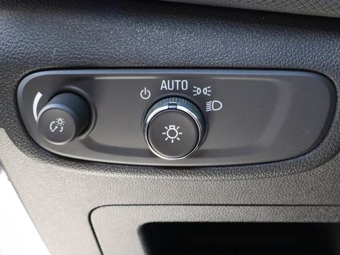 Used 2025 Chevrolet TrailBlazer LT FWD image 16