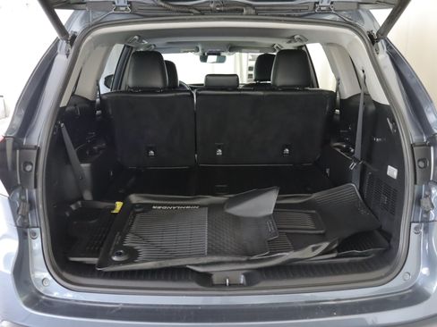 Used 2019 Toyota Highlander XLE AWD/4WD image 25
