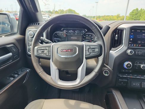 Used 2022 GMC Sierra 1500 SLT w/ SLT Premium Plus Package AWD/4WD image 17