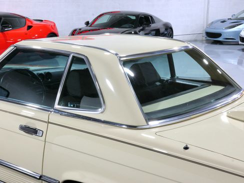 Used 1987 Mercedes-Benz 560 SL image 4