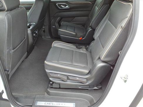 Used 2023 Chevrolet Suburban Premier image 12