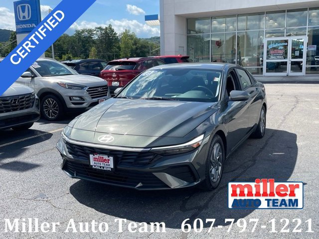 Used 2025 Hyundai Elantra Hybrid FWD image 1