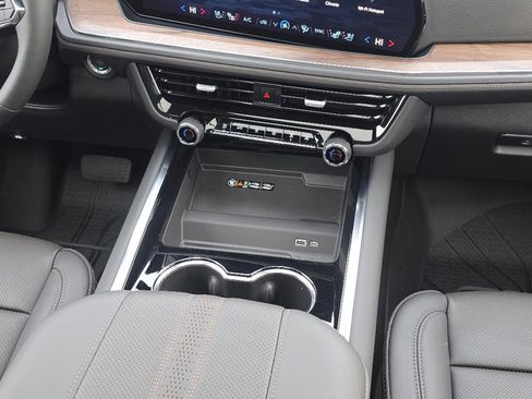 Certified 2026 Chevrolet Suburban High Country image 25