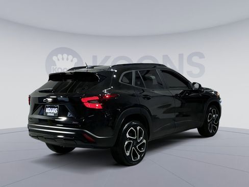 Used 2025 Chevrolet Trax RS w/ Sunroof Package image 16