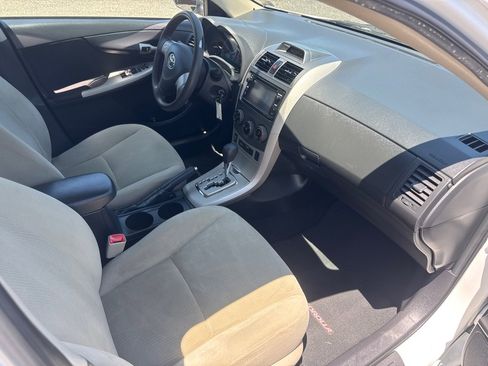 Used 2013 Toyota Corolla LE FWD image 30