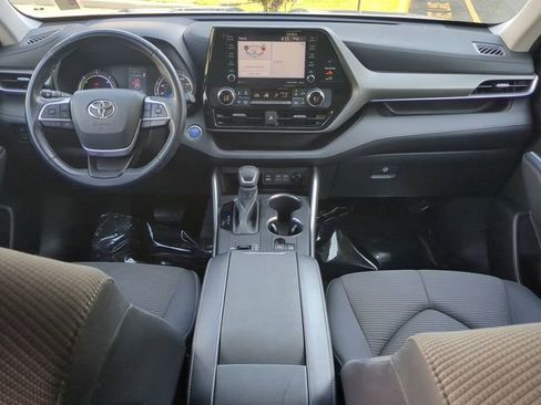 Used 2022 Toyota Highlander LE image 15