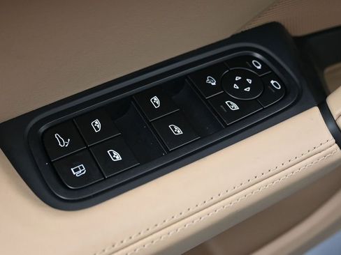 Used 2026 Porsche Cayenne E-Hybrid Coupe AWD/4WD image 19