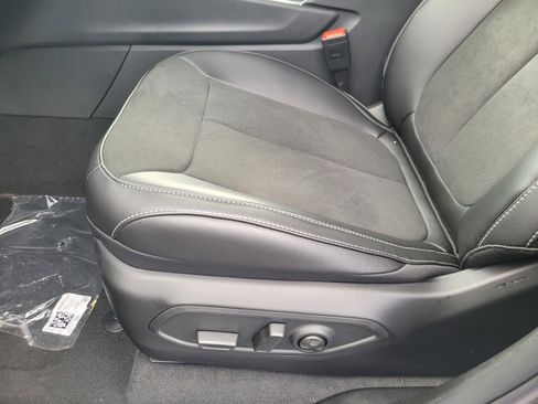 New 2025 Jeep Grand Cherokee Altitude image 12