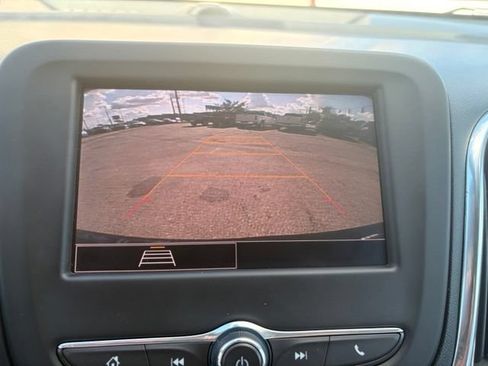 Used 2022 Chevrolet Equinox LS FWD image 24