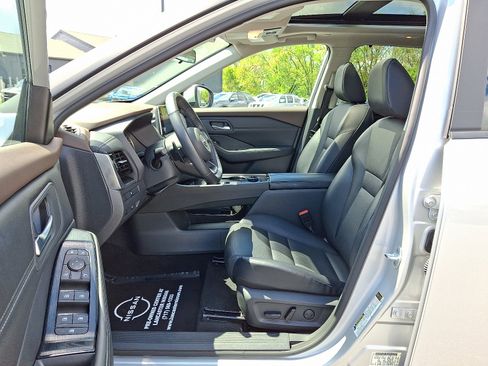 Certified 2023 Nissan Rogue SV w/ SV Premium Package AWD/4WD image 16