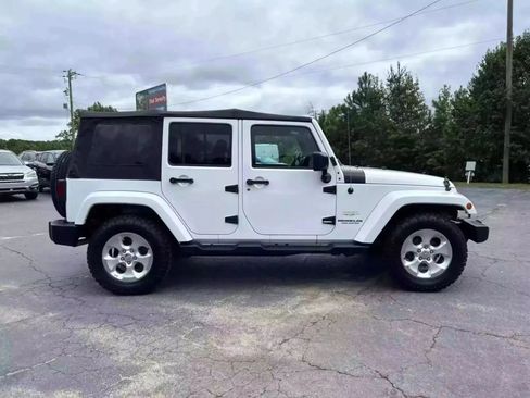 Used 2015 Jeep Wrangler Unlimited Sahara w/ Connectivity Group AWD/4WD image 5