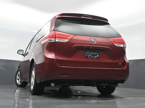 Used 2012 Toyota Sienna LE w/ Towing Pkg image 28