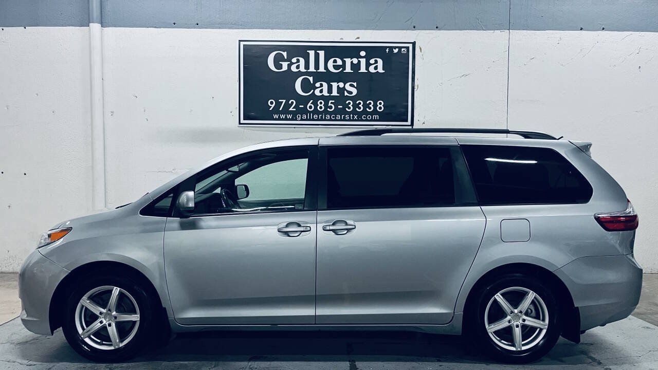 Used 2017 Toyota Sienna LE FWD image 1