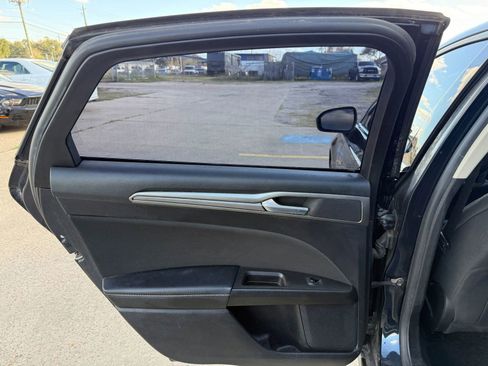 Used 2020 Ford Fusion SE image 26