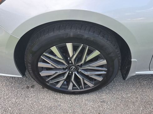 Used 2023 Nissan Altima 2.5 SV w/ SV Premium Package AWD/4WD image 7