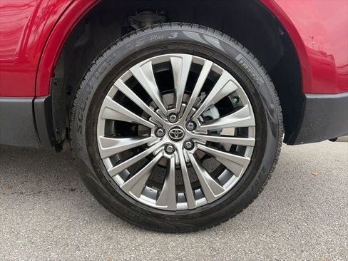 Used 2021 Toyota Venza Limited image 32