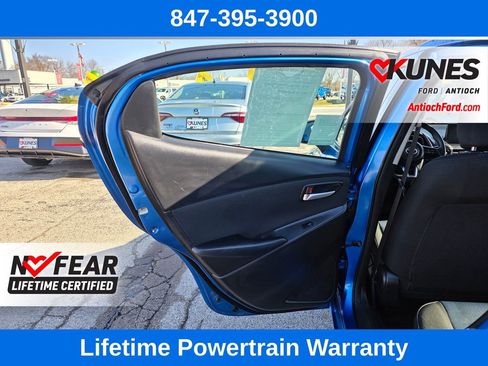 Used 2019 Toyota Yaris LE image 17