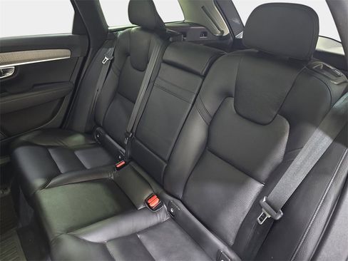 Used 2022 Volvo V90 B6 Cross Country w/ Advanced Package image 16