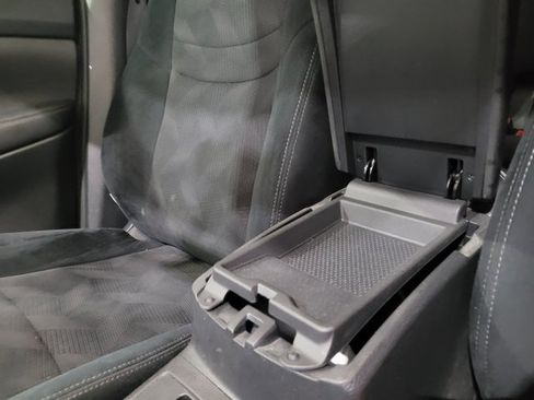 Used 2016 Nissan Rogue SV image 35