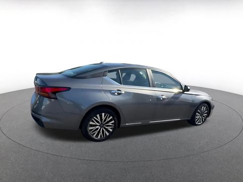 Used 2025 Nissan Altima 2.5 SV image 15