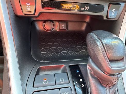 Used 2022 Toyota RAV4 LE w/ Carpet Mat Package (TMS) AWD/4WD image 24