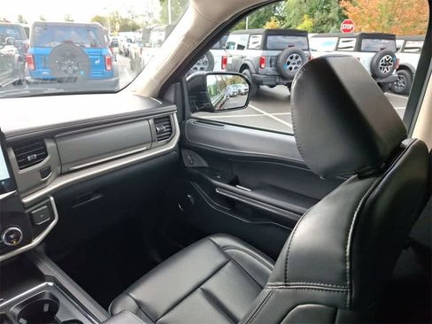 Used 2022 Ford Expedition Max XLT w/ Livery Package image 11