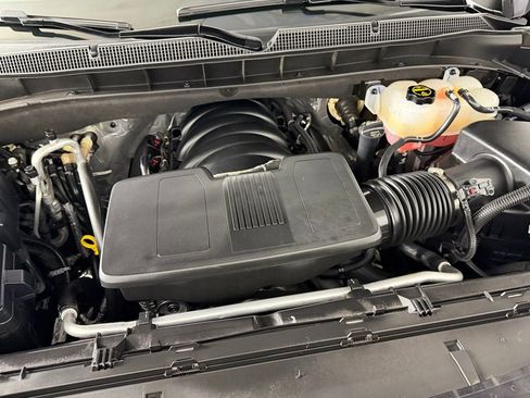 Used 2025 Chevrolet Suburban Premier image 34