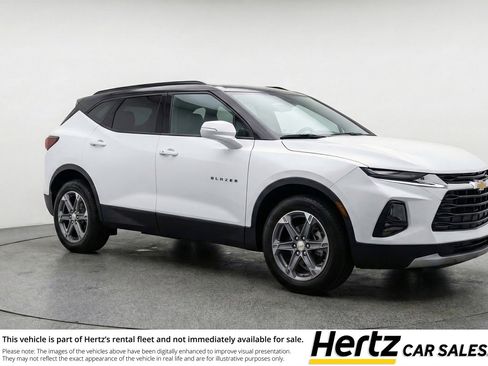 Used 2025 Chevrolet Blazer LT FWD image 1